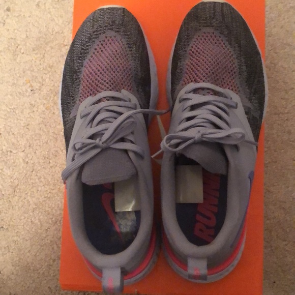 Nike running shoes, US 8.5 - Picture 6 of 8